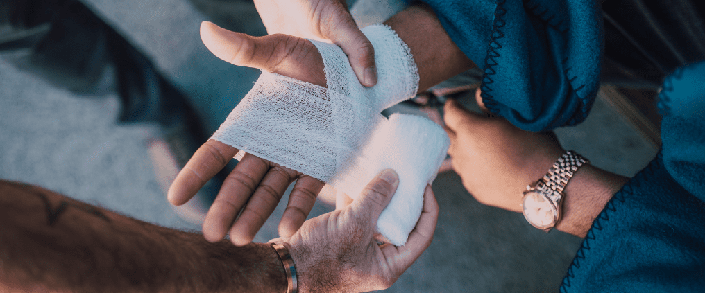 what should be in a first aid kit at work